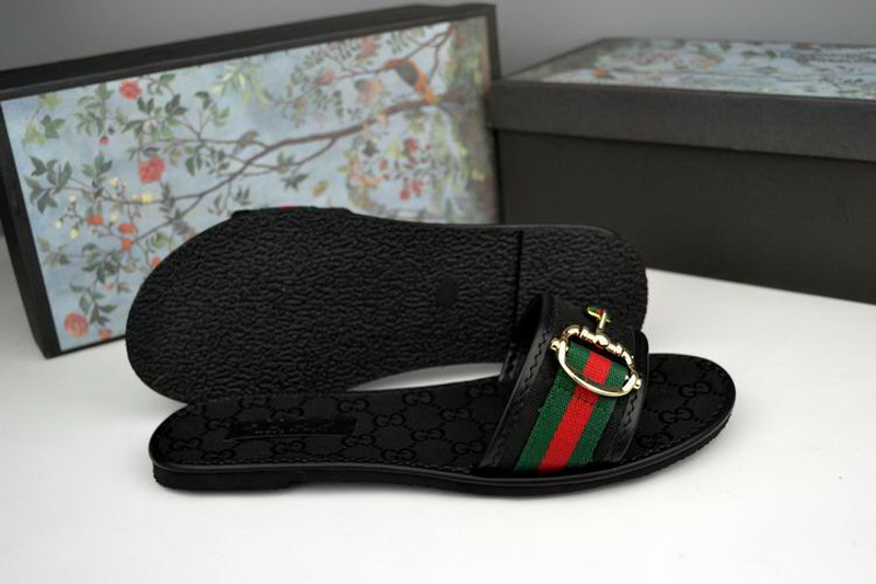 Gucci Slippers Woman--071